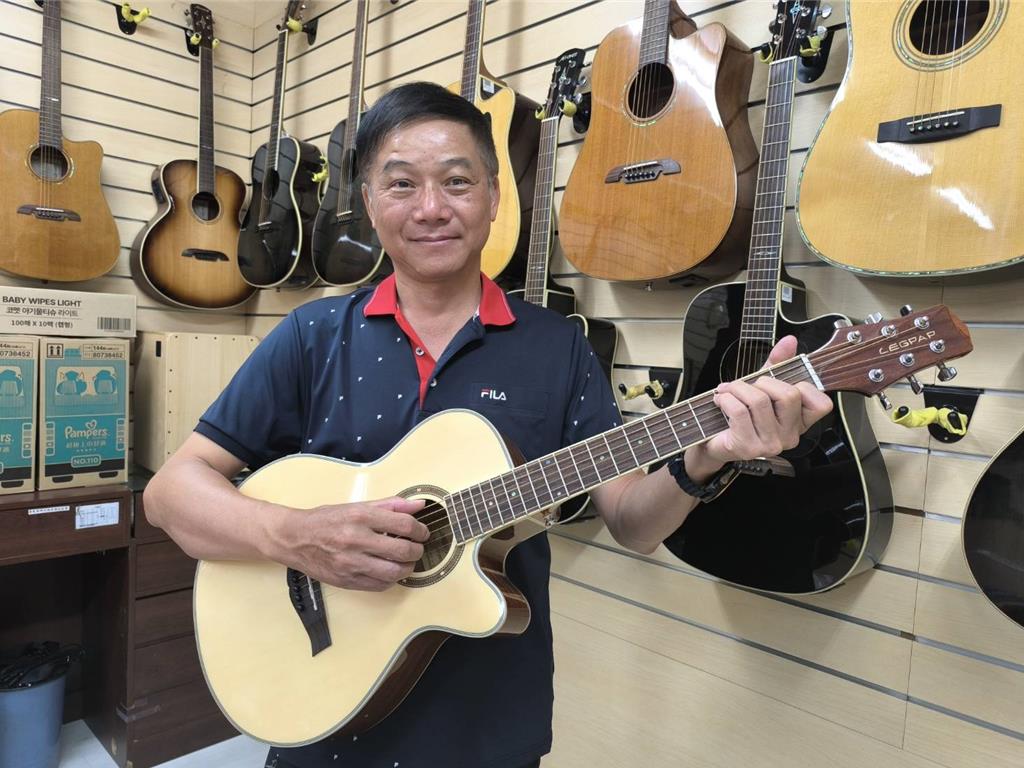 Read more about the article 補給站樂器總店提供全新吉他完全免費帶回家使用1年！